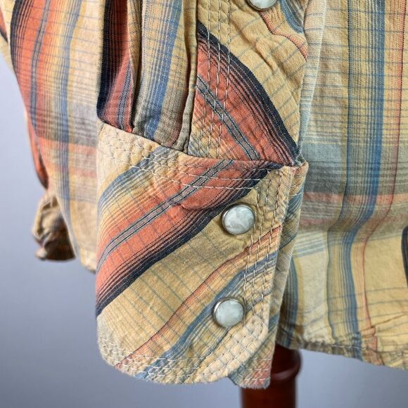 True Religion plaid Snap Down Shirt Size M EUC - Picture 5 of 9